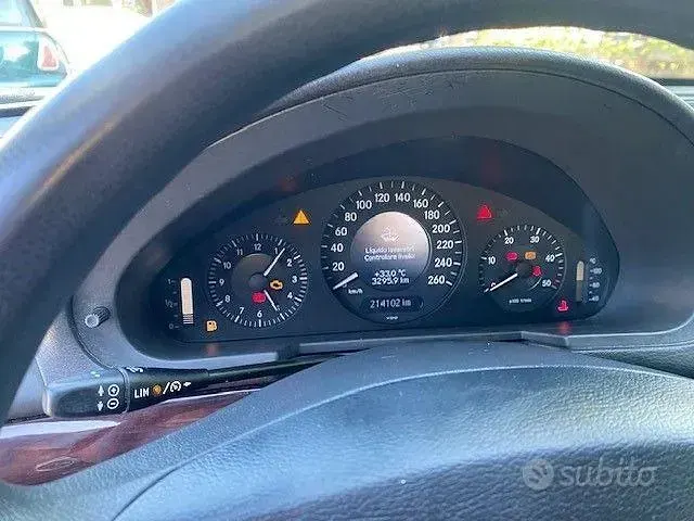 Usata Mercedes E220 Classic 150 CV (110 kW) 2004 Grigio Berlina
