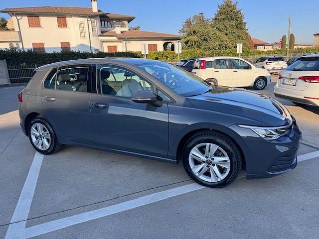 Usata VW Golf VIII Life 115 CV (84 kW) 2022 Grigio scuro