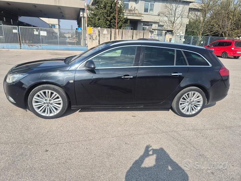Usata Opel Insignia 160 CV (117 kW) 2012 Nero Station wagon