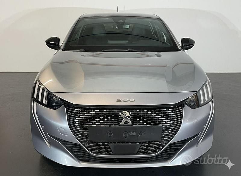 Usata Peugeot 208 GT 101 CV (74 kW) 2023 Grigio Utilitaria
