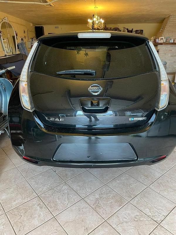 Usata Nissan Leaf 80 kW (109 CV) 2015 Nero Utilitaria