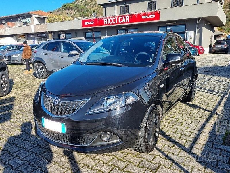 Usata Lancia Ypsilon Silver 69 CV (50 kW) 2022 Nero Utilitaria