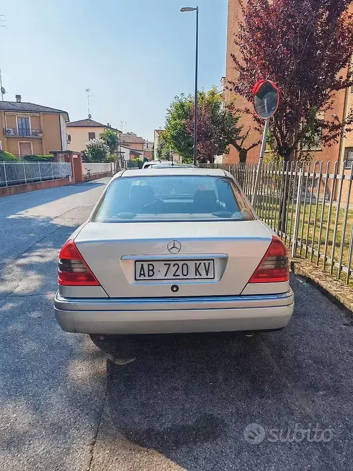 Usata Mercedes C220 95 CV (69 kW) 1994 Grigio Berlina