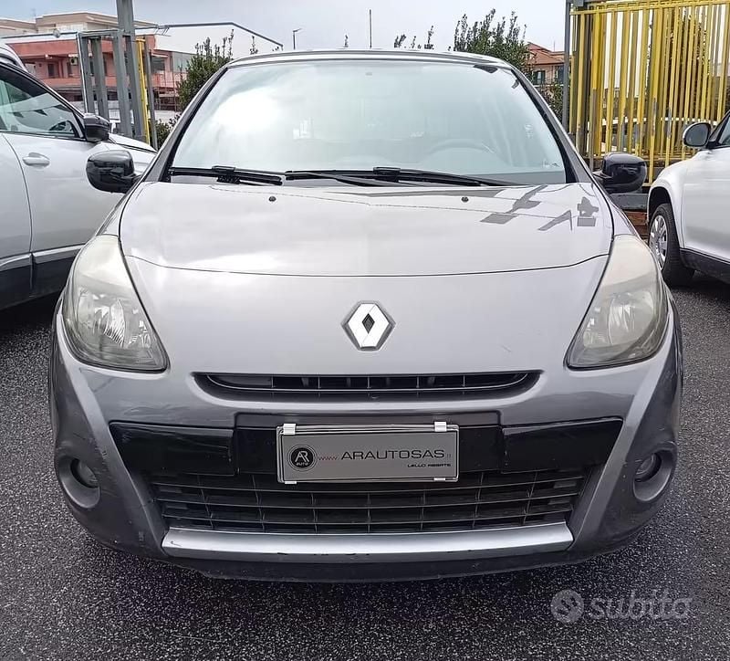 Usata Renault Clio II 74 CV (54 kW) 2010 Grigio Berlina
