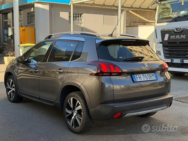 Usata Peugeot 2008 GT-line 99 CV (72 kW) 2017 Grigio SUV