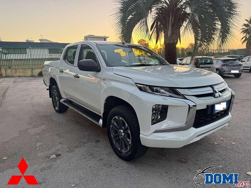 Usata Mitsubishi L200 Invite 150 CV (110 kW) 2021 Bianco Pick-up