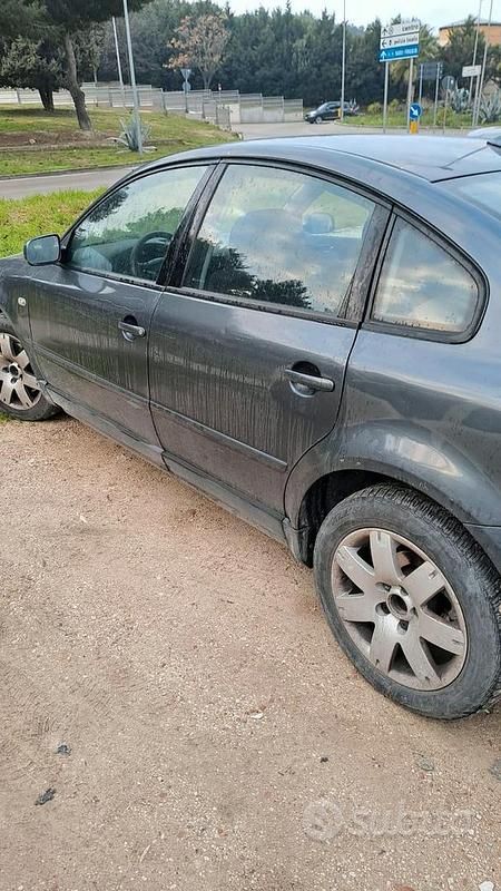 Usata VW Passat 116 CV (85 kW) 2000 Blu Berlina