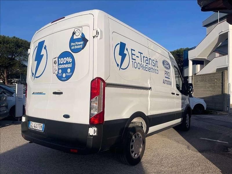 Usata Ford Transit Trend 85 kW (116 CV) 2023 Bianco pastello Furgone