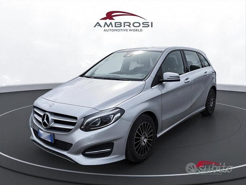 Usata Mercedes B180 109 CV (80 kW) 2017 Grigio Monovolume