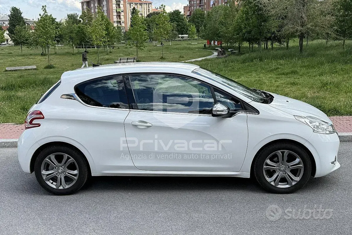 Usata Peugeot 208 Allure 68 CV (50 kW) 2014 Bianco Utilitaria