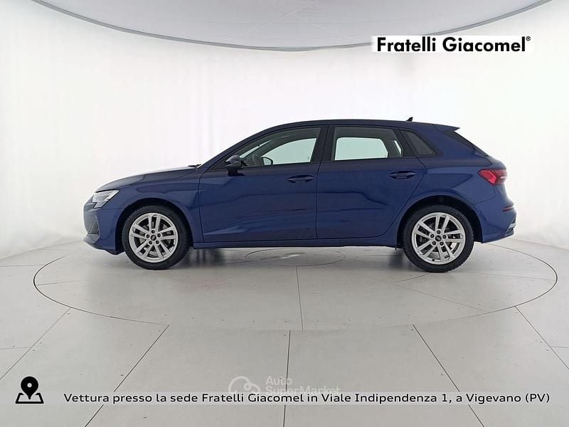 Usata Audi A3 Business 150 CV (110 kW) 2024 Blu navarra metallizzato Berlina