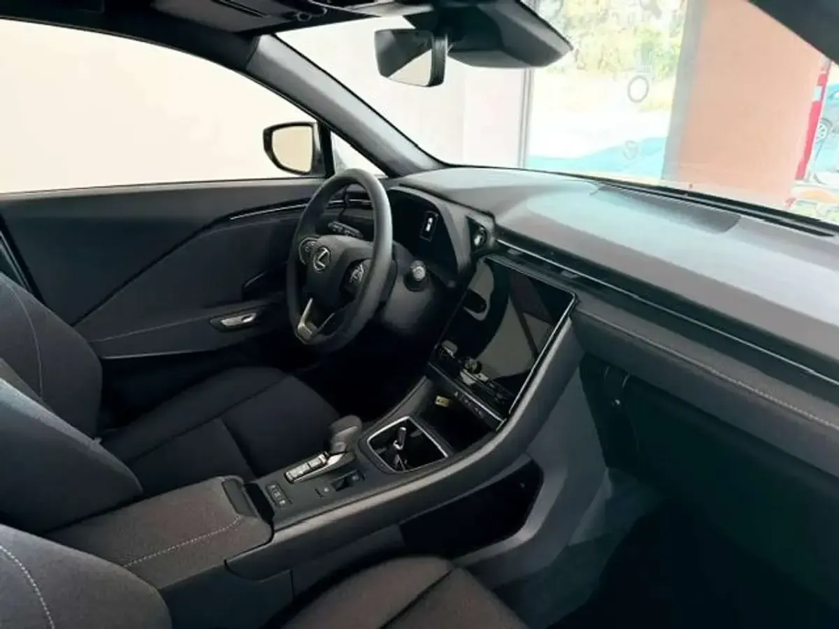 Nuova Lexus LBX 91 CV (66 kW) 2026 Grigio SUV
