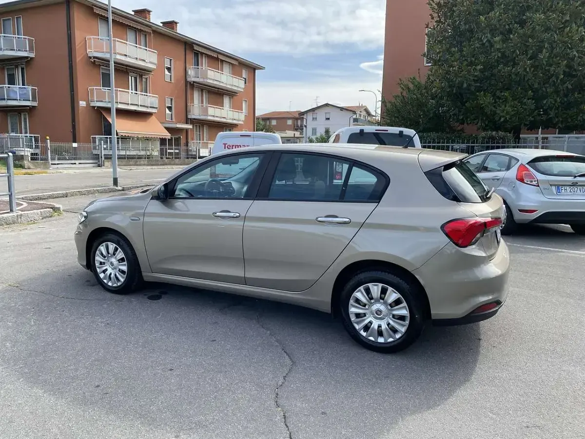 Usata Fiat Tipo Easy 95 CV (69 kW) 2016 Bronzo Berlina