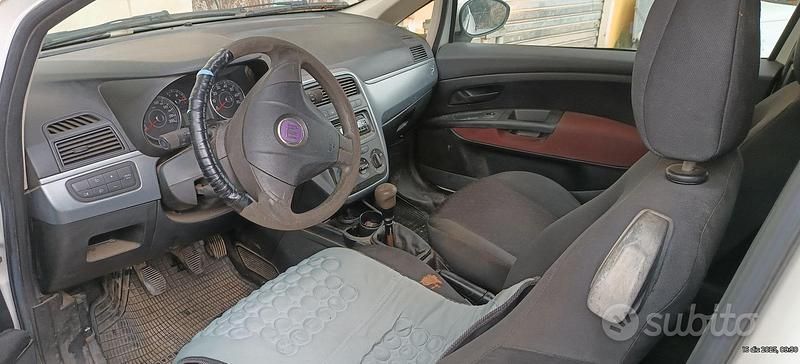 Usata Fiat Grande Punto 65 CV (47 kW) 2008 Bianco Utilitaria