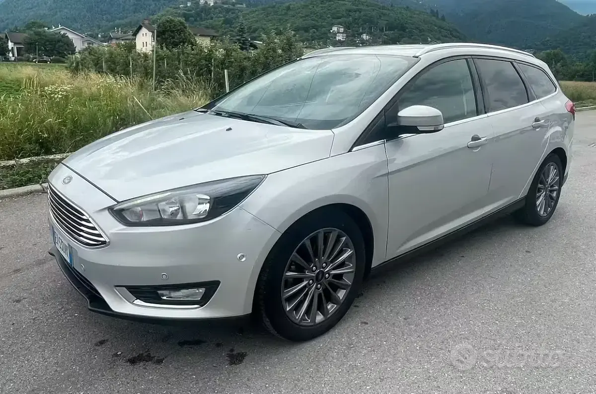 Usata Ford Focus 120 CV (88 kW) 2014 Grigio Station wagon