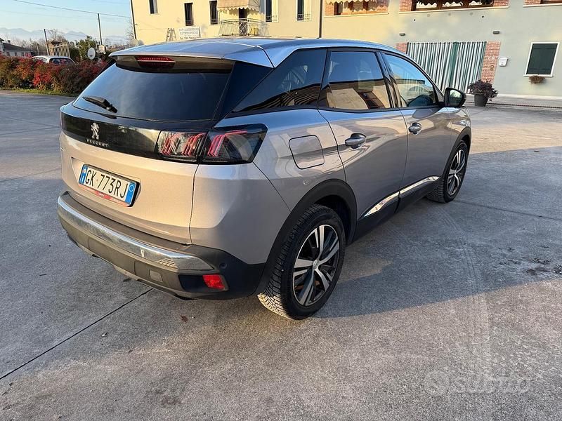 Usata Peugeot 3008 Allure 130 CV (95 kW) 2023 Grigio Station wagon