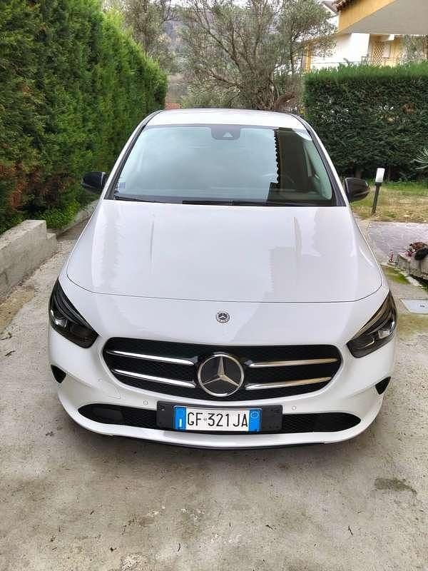 Gebraucht Mercedes B200 150 PS (110 kW) 2021 Weiß Van / Kleinbus