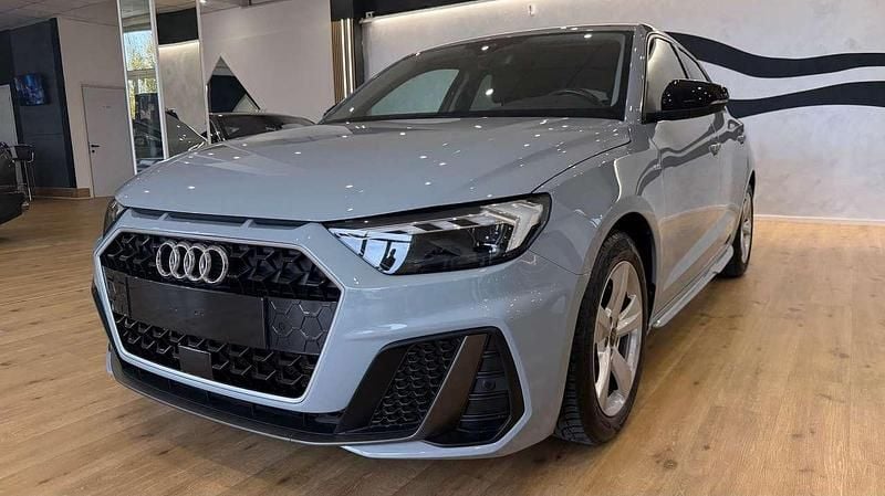 Grigio finanza Usata 2020 Audi A1 Sportback S-Line Due volumi | 19.500 € (Buon prezzo) - Immagine 1/4