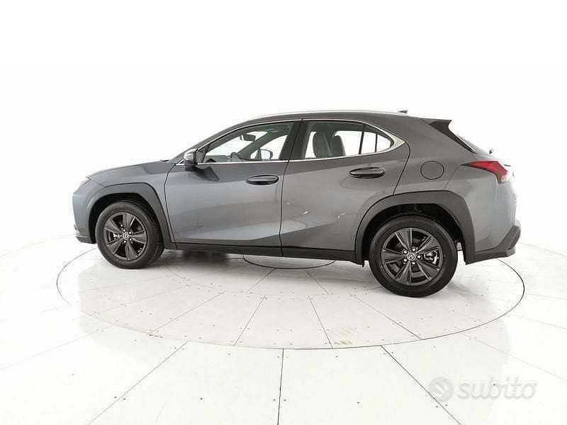 Usata Lexus UX 250h 184 CV (135 kW) 2023 Grigio SUV