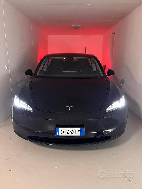 Usata Tesla Model 3 235 kW (320 CV) 2024 Nero Berlina
