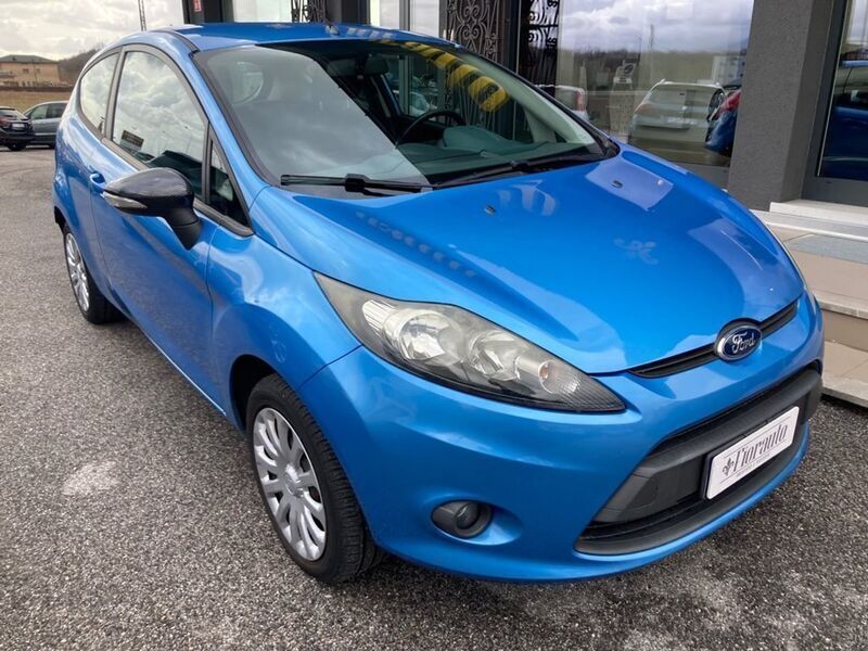 Usato 2010 Ford Fiesta 1.2 Benzin 60 CV (3.800 €)