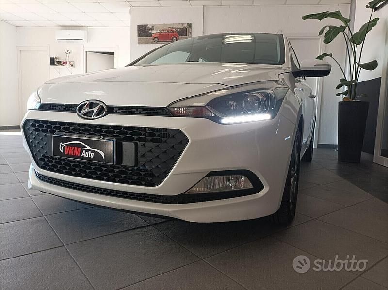 Usata Hyundai i20 Comfort 75 CV (55 kW) 2018 Bianco Berlina