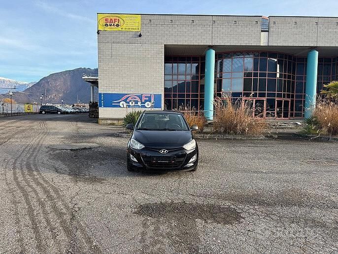 Nero Usata 2012 Hyundai i20 Classic Tre volumi | 4900 € (Buon prezzo) - Immagine 1/4