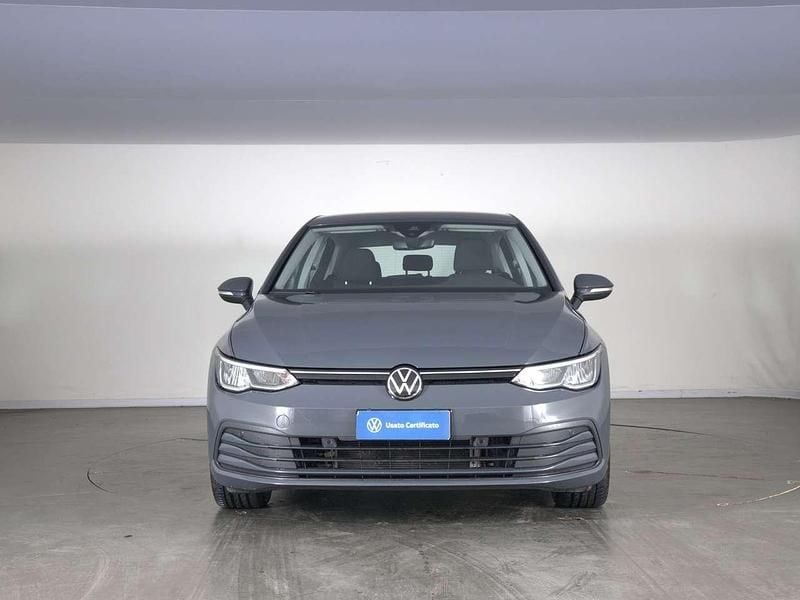 Usata VW Golf VIII Life 131 CV (96 kW) 2023 Dolphin grey metallizzato Berlina