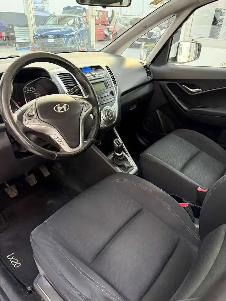 Begagnad Hyundai ix20 Comfort 90 HK (66 kW) 2011 Vit Halvkombi