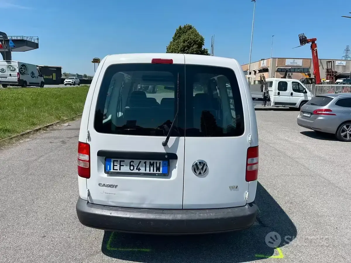 Usata VW Caddy 102 CV (75 kW) 2010 Bianco Monovolume