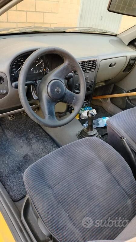 Giallo Usata 1998 VW Caddy Monovolume | 1800 € - Immagine 1/4