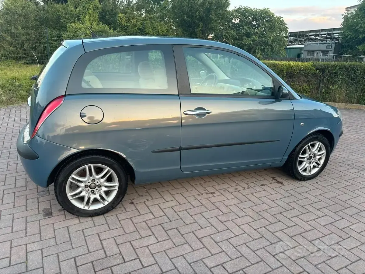 Usata Lancia Ypsilon 69 CV (50 kW) 2004 Utilitaria
