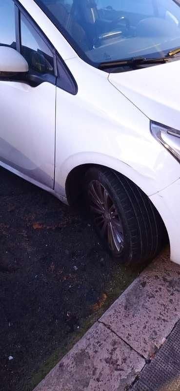 Usata Peugeot 208 Allure 82 CV (60 kW) 2016 Bianco Utilitaria