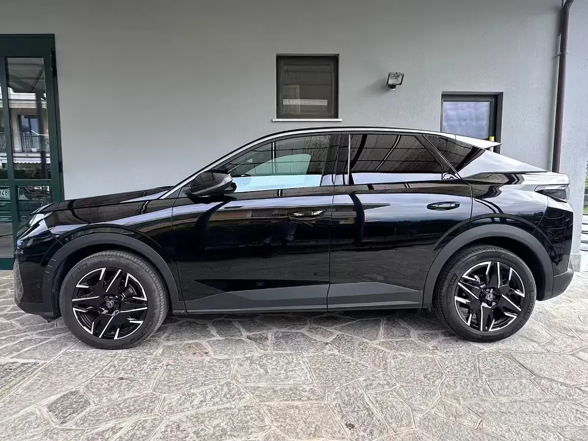 Usata Peugeot 3008 Allure 136 CV (100 kW) 2025 Nero SUV
