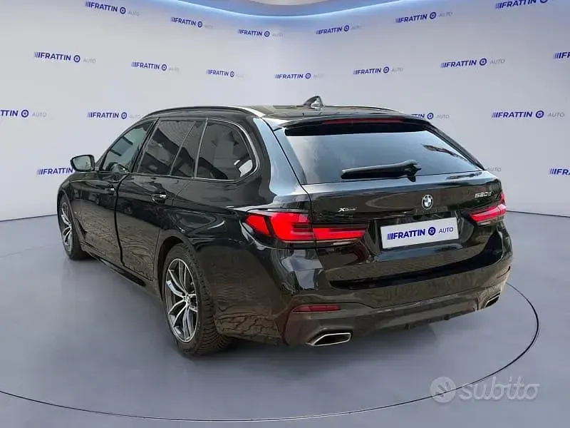 Usata BMW 520 M Sport 190 CV (139 kW) 2023 Grigio Berlina