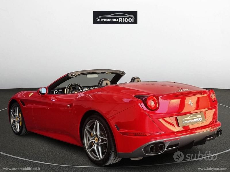 Usata Ferrari California 560 CV (411 kW) 2017 Rosso Cabrio