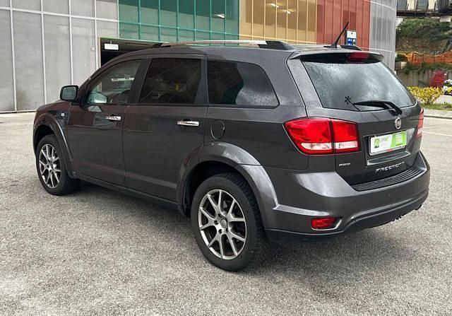 Usata Fiat Freemont Lounge 170 CV (125 kW) 2014 Grigio SUV