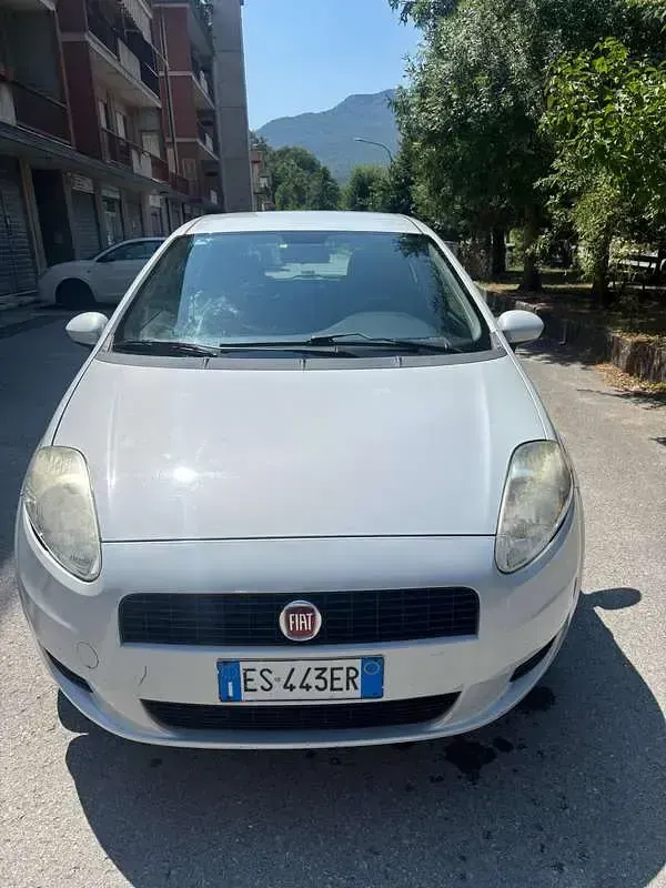 Usata Fiat Grande Punto 77 CV (56 kW) 2013 Bianco Utilitaria