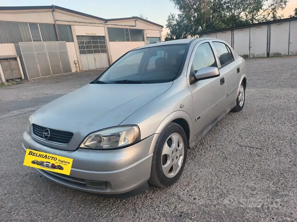 Usata Opel Astra 101 CV (74 kW) 2002 Grigio Berlina