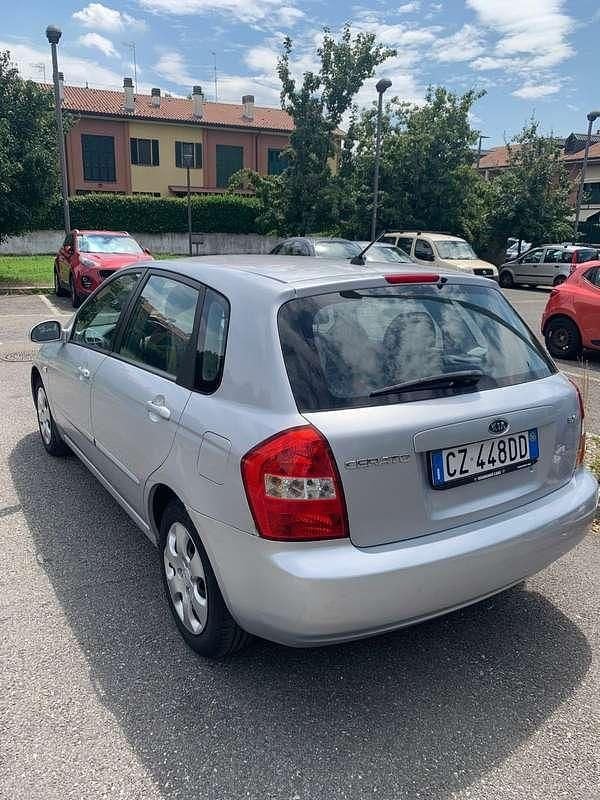 Occasion Kia Cerato Classic 105 PK (77 kW) 2006 Grijs Sedan