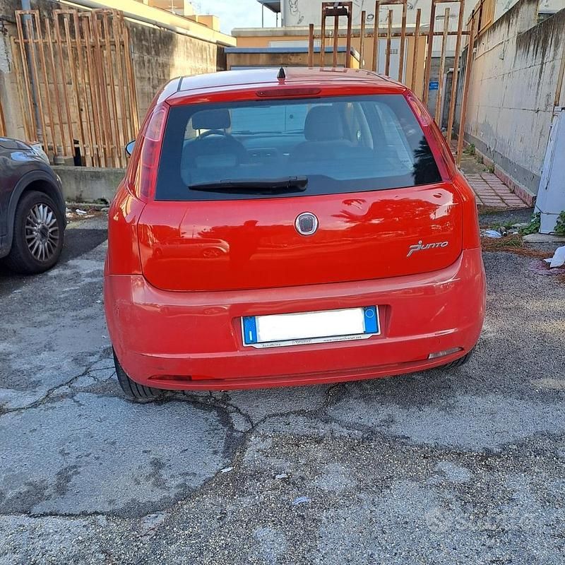 Usata Fiat Grande Punto Dynamic 65 CV (47 kW) 2007 Rosso Utilitaria