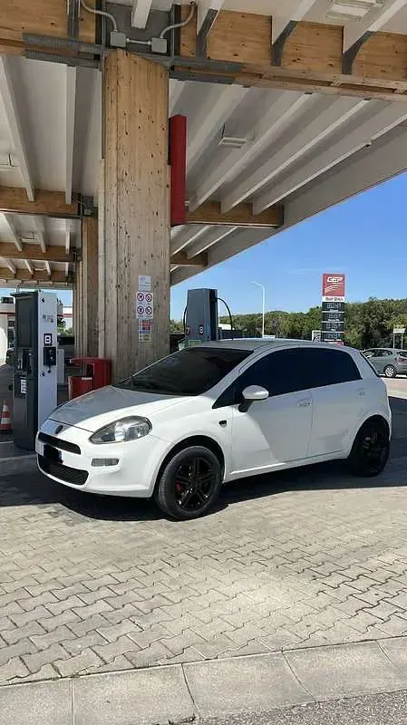 Usata Fiat Grande Punto 77 CV (56 kW) 2012 Utilitaria