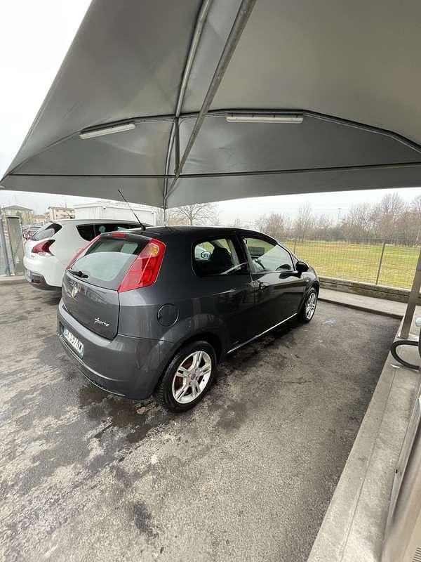Usata Fiat Grande Punto Dynamic 65 CV (47 kW) 2007 Utilitaria