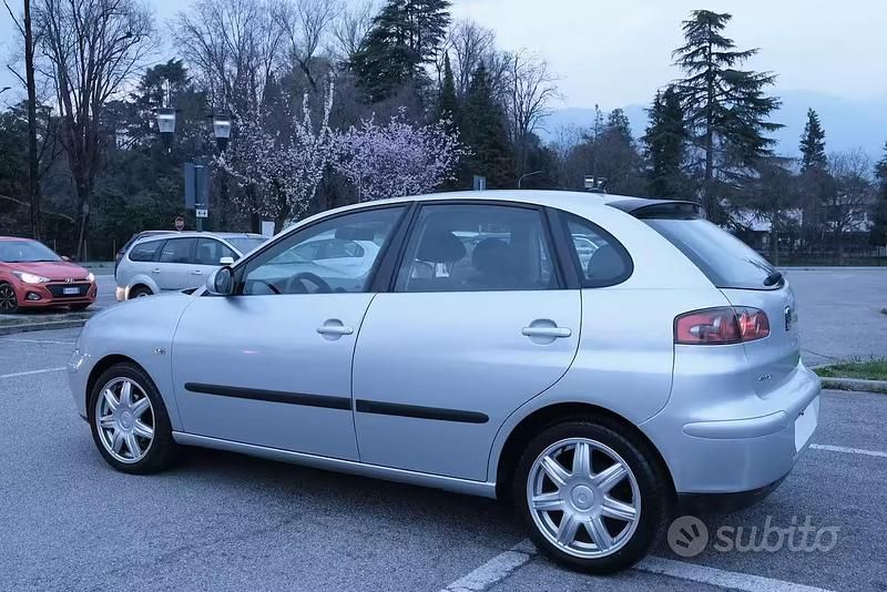 Usata Seat Ibiza 69 CV (50 kW) 2005 Grigio Utilitaria