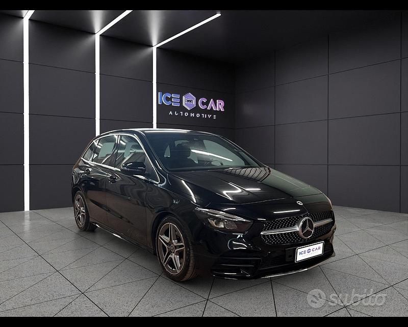 Begagnad Mercedes 200 150 HK (110 kW) 2022 Svart Minibuss
