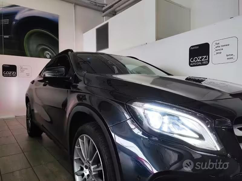 Usata Mercedes GLA200 Business 136 CV (100 kW) 2018 Blu/azzurro SUV