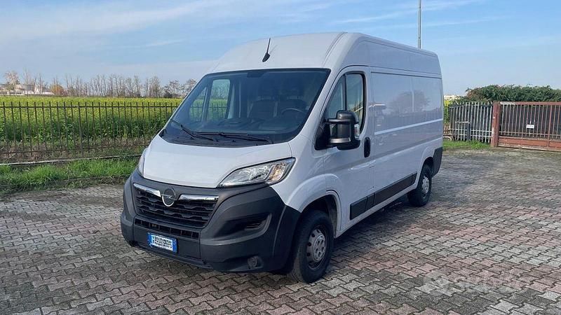Usata Opel Movano S 140 CV (102 kW) 2022 Bianco pastello Furgone