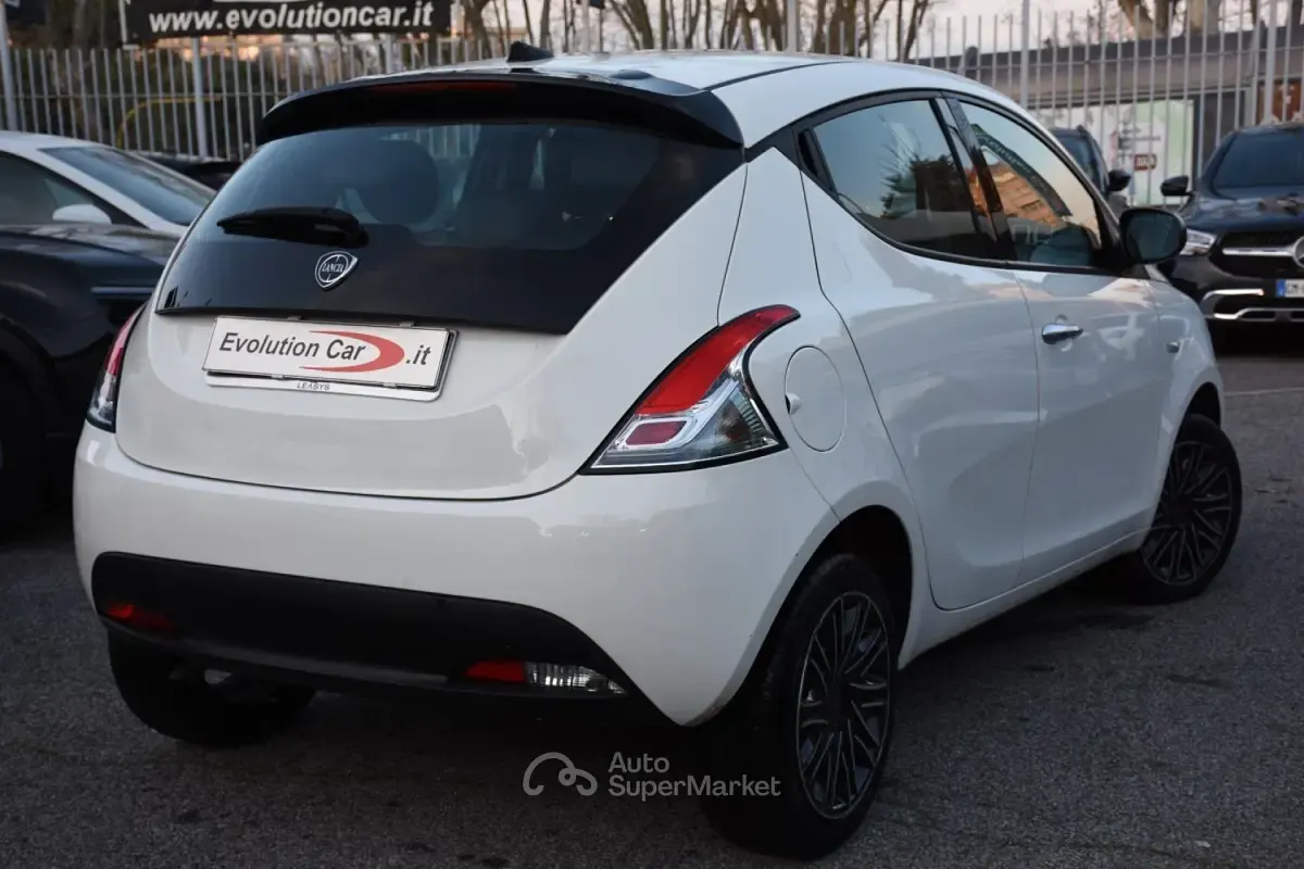 Usata Lancia Ypsilon S 69 CV (50 kW) 2021 Bianco pastello Utilitaria