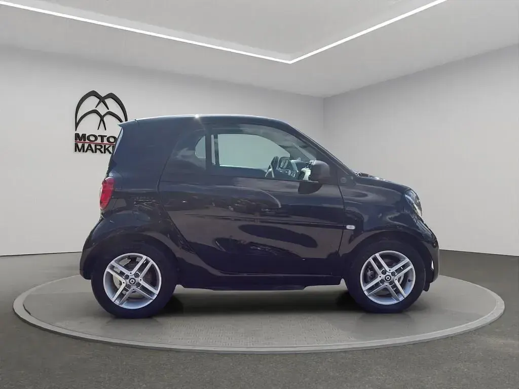 Usata Smart ForTwo Electric Drive Pure 60 kW (82 CV) 2021 Nero Berlina