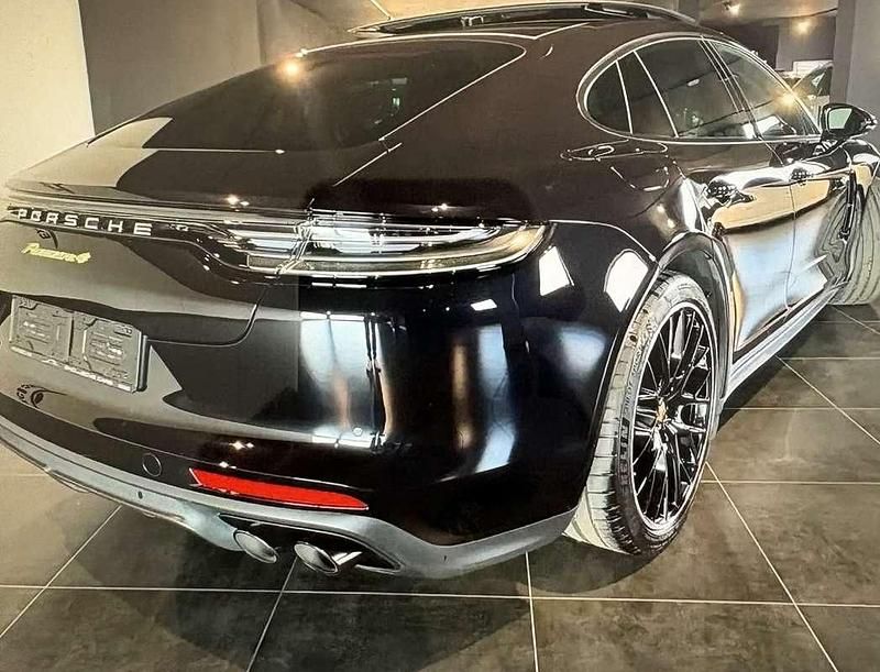 Usata Porsche Panamera 330 CV (242 kW) 2022 Nero Berlina